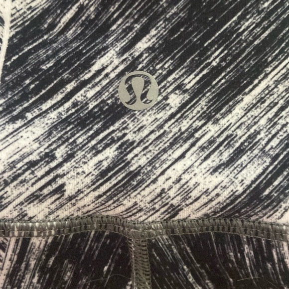 LULULEMON Wunder Under Crop II Full-On Lyon Sz 6 - Picture 3 of 4